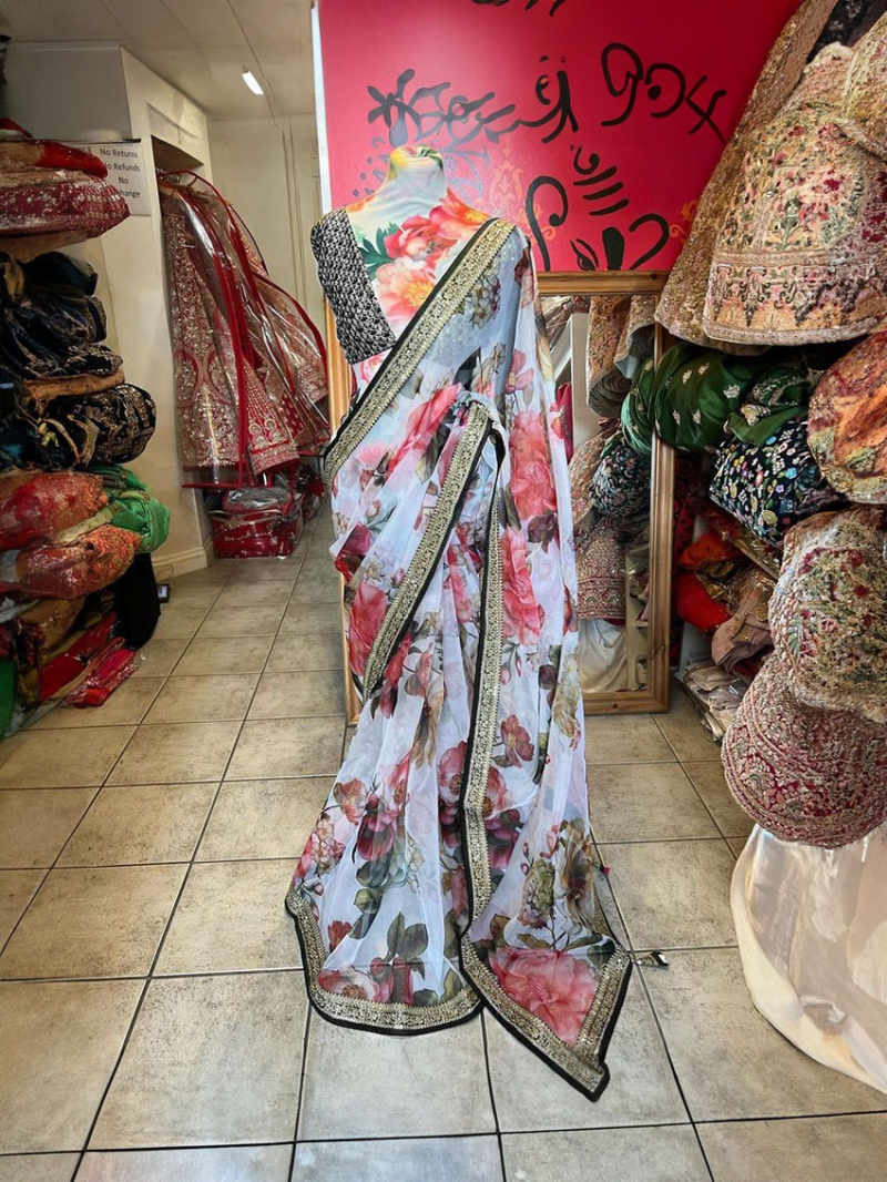  Elegant  Ethnic Floral Print Faux Georgette Saree
