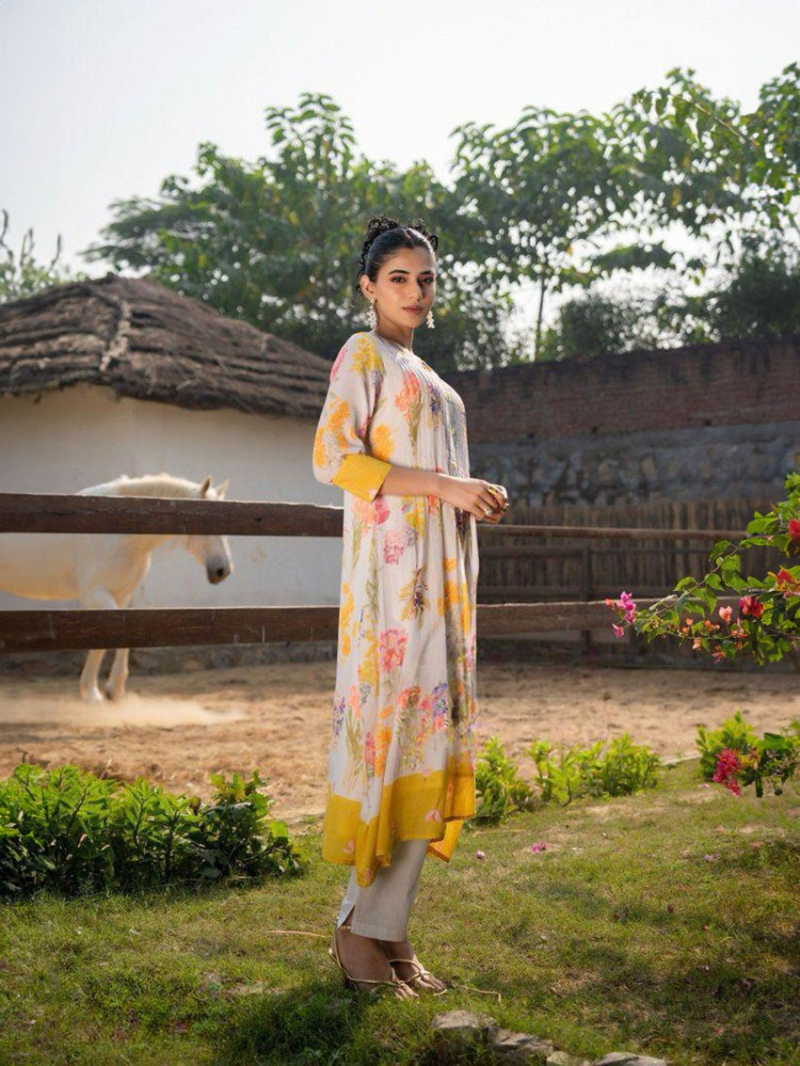Elegant Ethnic Off White Cotton  Kurta Pant Suit
