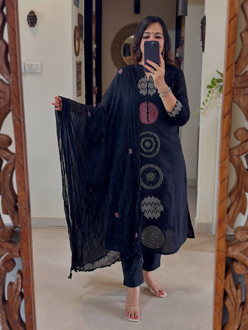 Ethnic Elegant Festive Traditional Mul Cotton Straight Suit