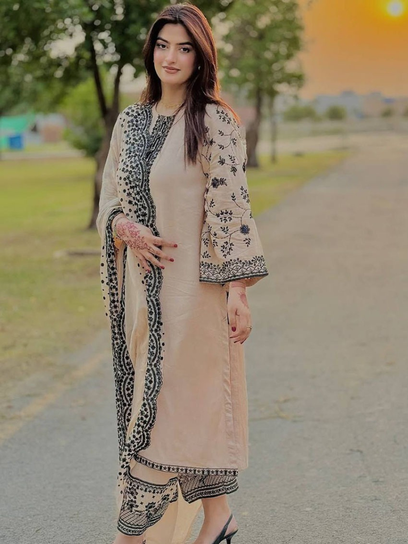 Elegant Ethnic Festive Cream Georgette Straight Suit