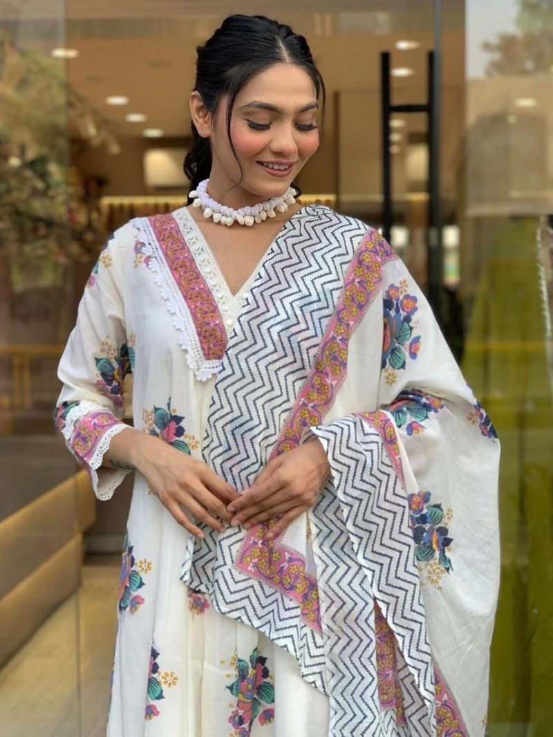 Traditional Casual White Cotton Printed Suit 