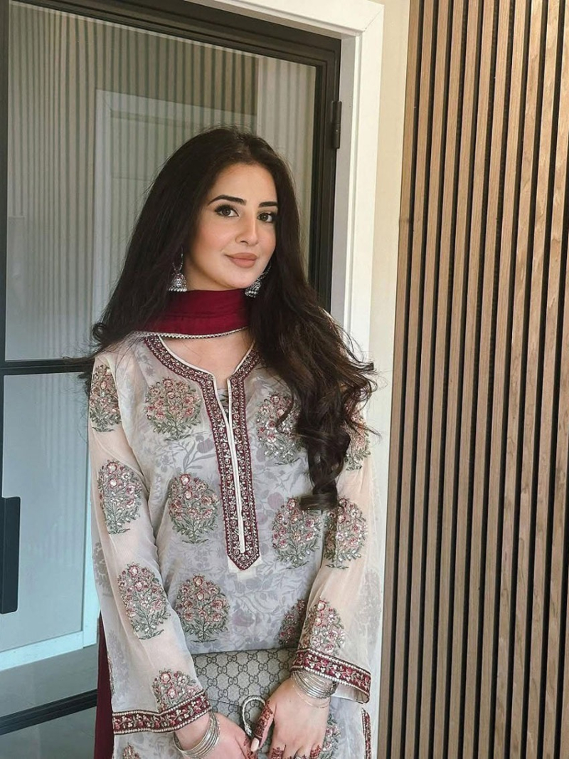 Authentic Ethnic Elegant Ivory Georgette  Printed Crepe Plazo Suit