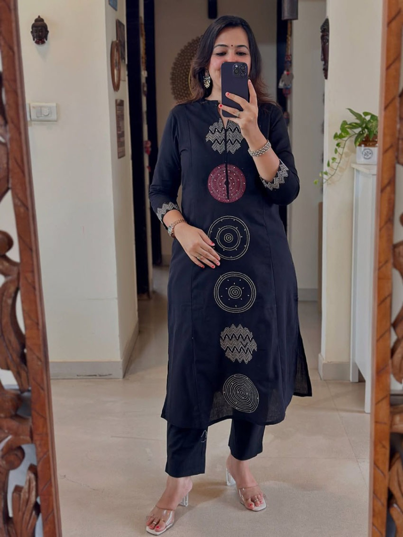 Ethnic Elegant Festive Traditional Mul Cotton Straight Suit